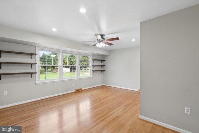 Building Photo - 8109 Broadview Dr