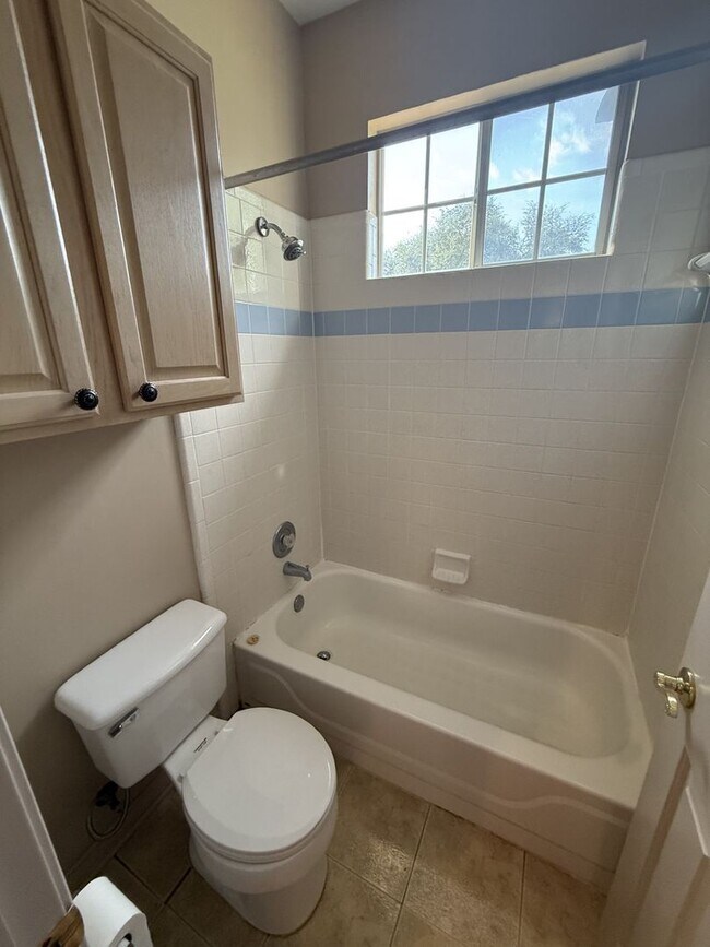 Building Photo - 4 Bedroom/3.5 bath The Vineyard Subdivision