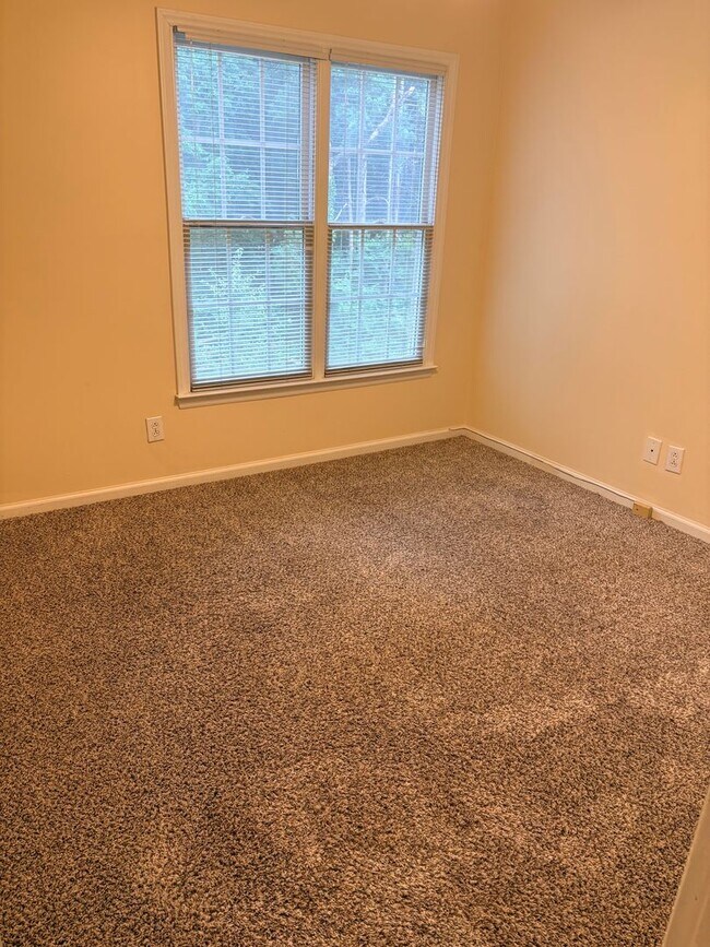 Building Photo - 4911 Brompton Ln