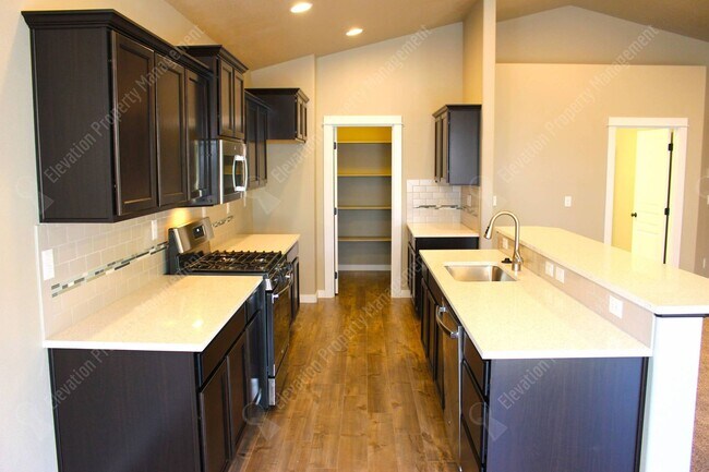 Building Photo - 3 BR home in Southeast Bend