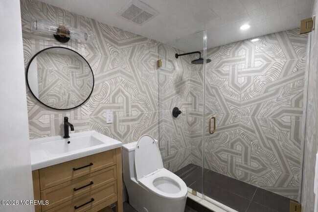 Building Photo - 20 Roslyn Dr