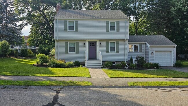 Primary Photo - 3 Hiawatha Rd