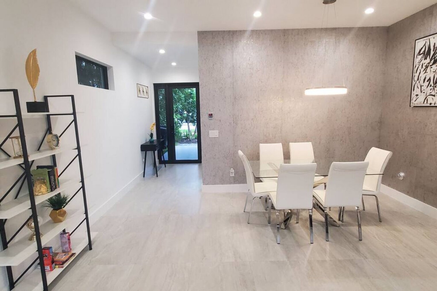 Building Photo - 648 NE 16th Terrace