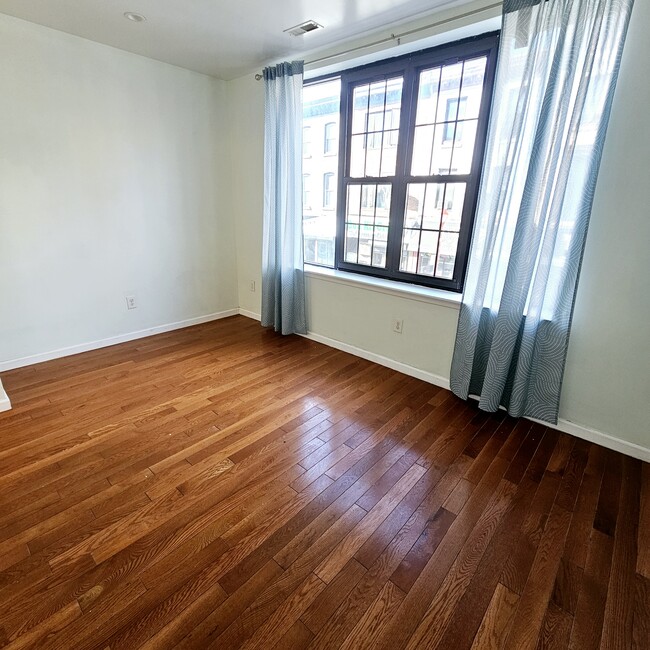 Building Photo - 630 South St