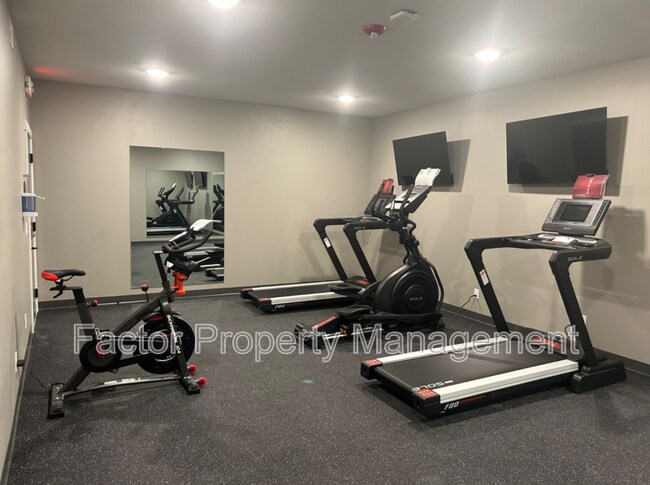 Building Photo - 970 N 3rd St