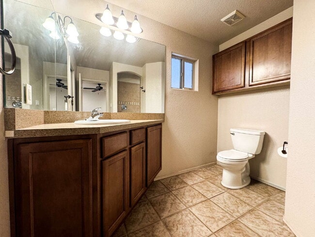 Building Photo - "3-Bed, 2-Bath Retreat in Estrella, Mesa Del Sol!"