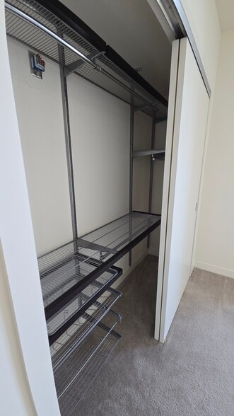 Elfa closet - Master bedroom - 175 W Saint James St