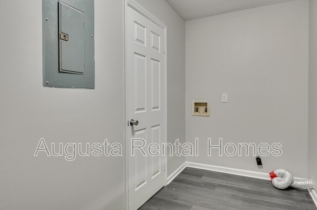 Building Photo - 2716 Cardigan Ct