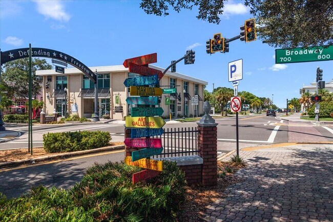 Building Photo - 2152 Gulf View Blvd