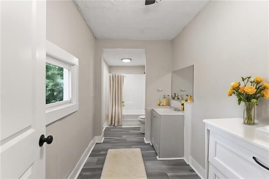 Building Photo - 212 W Quilly St