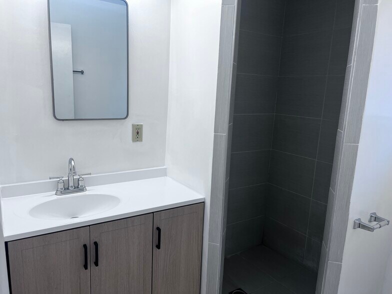 Building Photo - 17162 Tulsa St