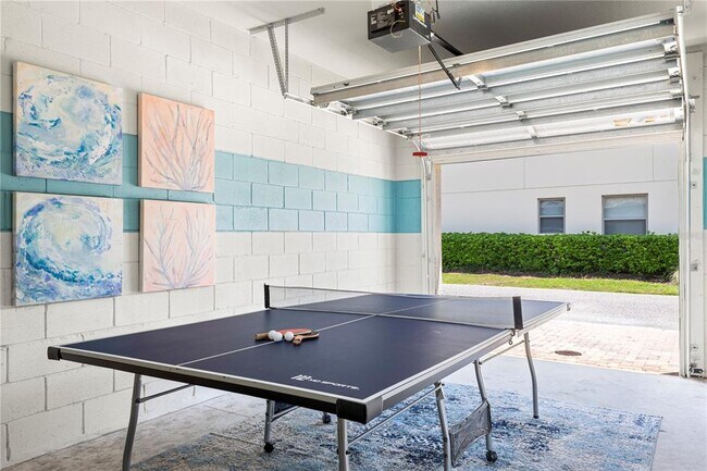 Building Photo - 1905 Majorca Dr