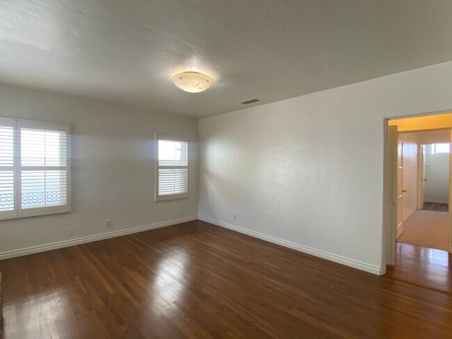 Building Photo - Beautiful 2BD/2BA Beach Home | Prime Mission Beach Location | Garage + 2 Parking Spaces