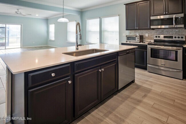 Building Photo - 351 St James Way