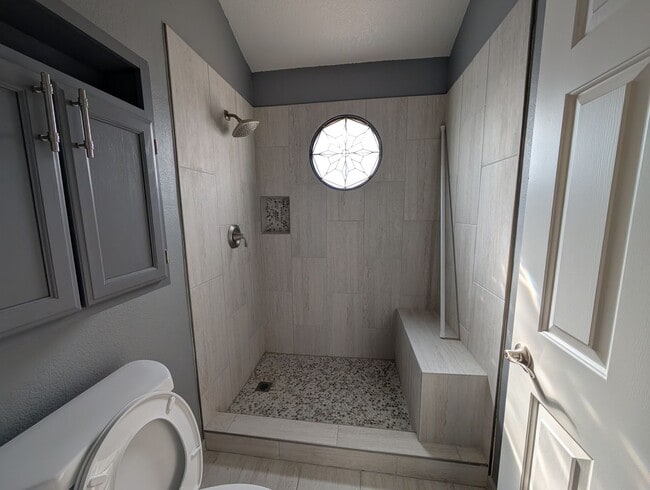 Building Photo - 2 Bedroom 2.5 Bath