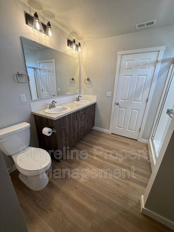 Building Photo - 1870 W Unforgettable St