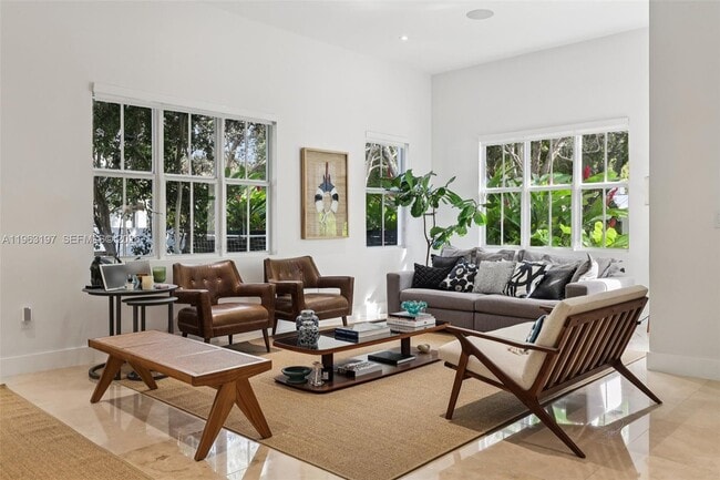 Building Photo - 7420 SW 54th Ct