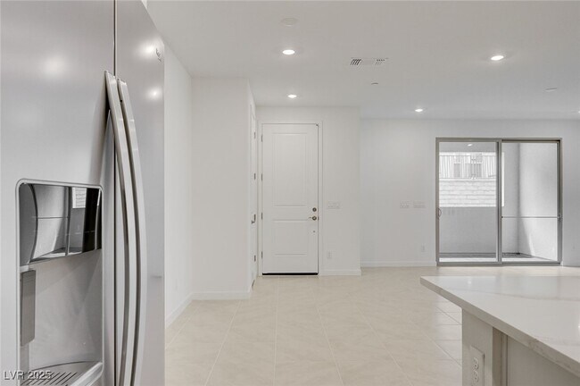 Building Photo - 2541 Monolith St