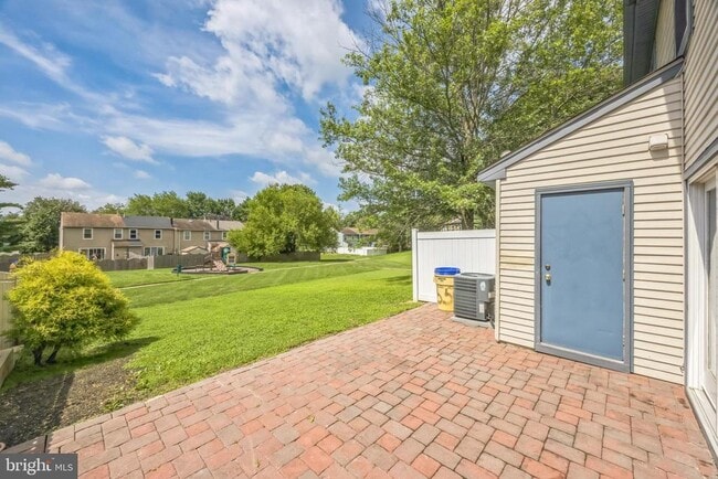 Building Photo - 5503 Red Haven Dr