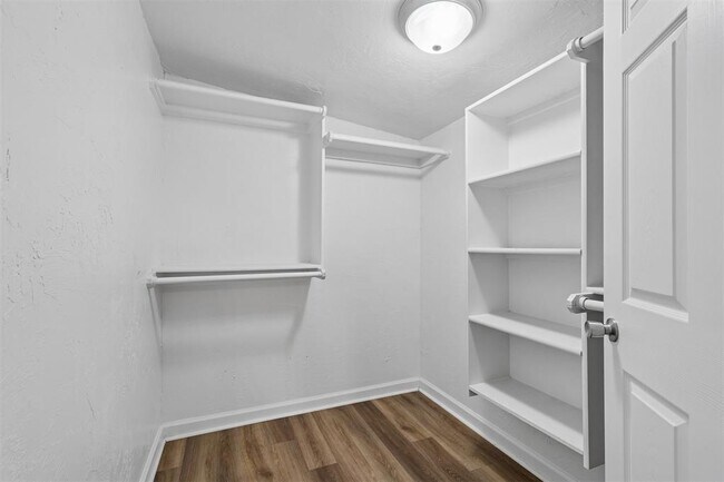 Building Photo - 510 N Marshall Dr