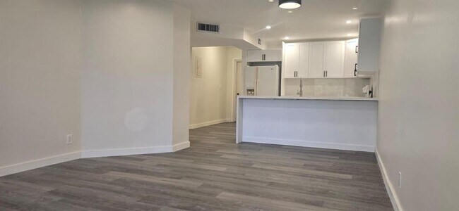 Building Photo - 5539 Courtyard Dr