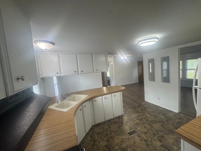 Building Photo - 6805 Curran Rd