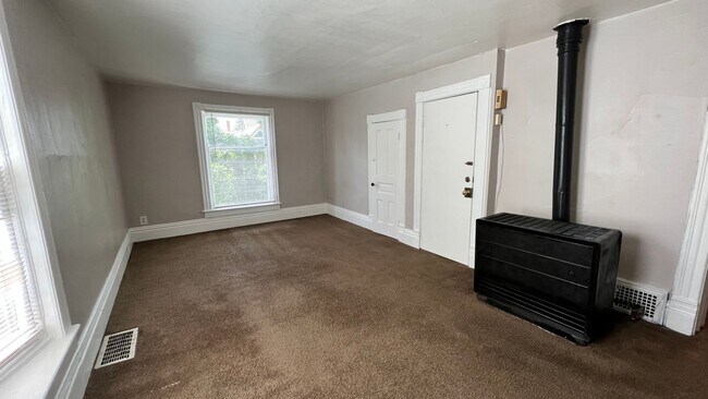 Building Photo - 306 Hollister Ave SE