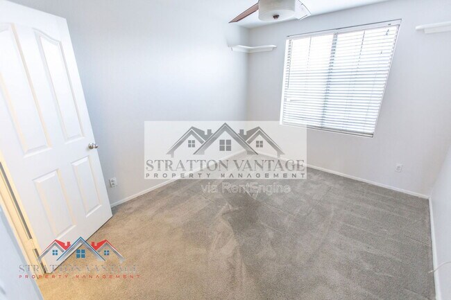 Building Photo - 2805 S Abbey Cir