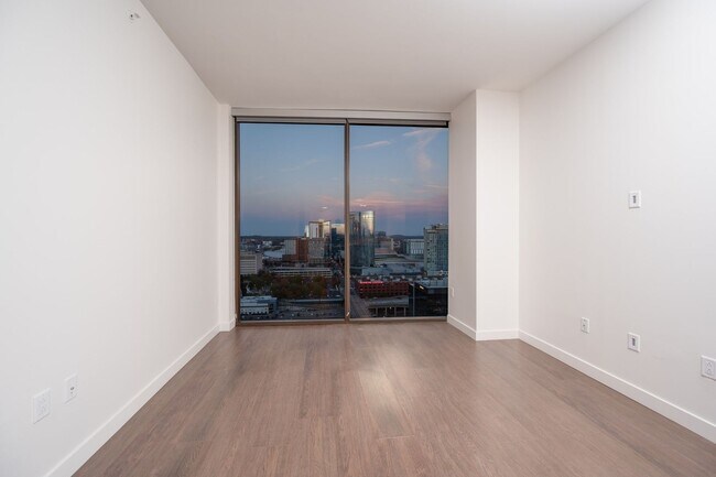 Building Photo - 1212 Demonbreun St