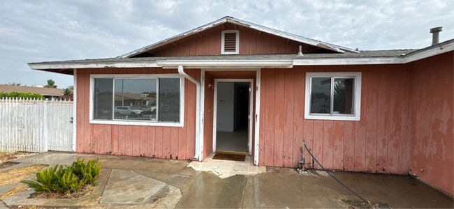 Building Photo - 1023 Alila Ave