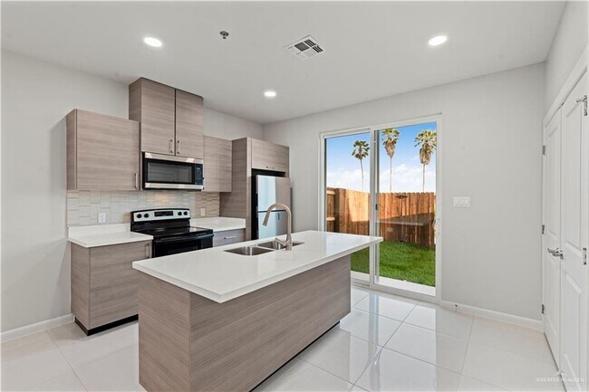 Building Photo - 23 Vanessa Ln