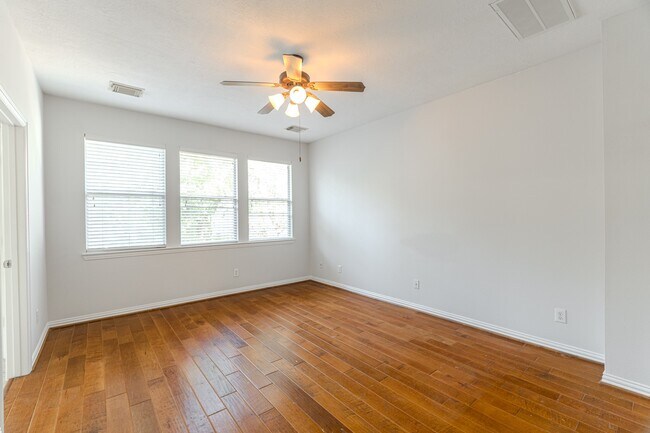 Building Photo - 130 W Montfair Blvd