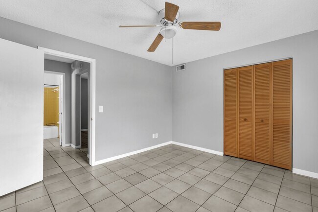Building Photo - One bedroom, One bathroom Condo available minutes away from the Mall at Millenia