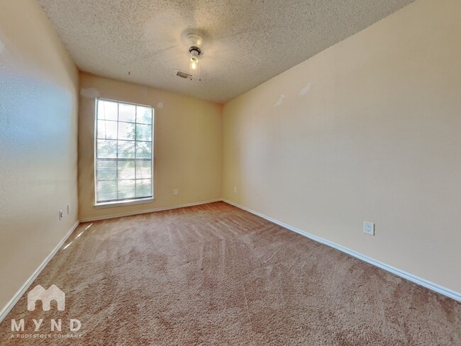 Building Photo - 633 Albrook Dr