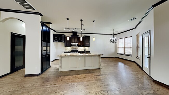 Building Photo - Beautiful 4 Bedroom 2 Bathroom Home in Wil...