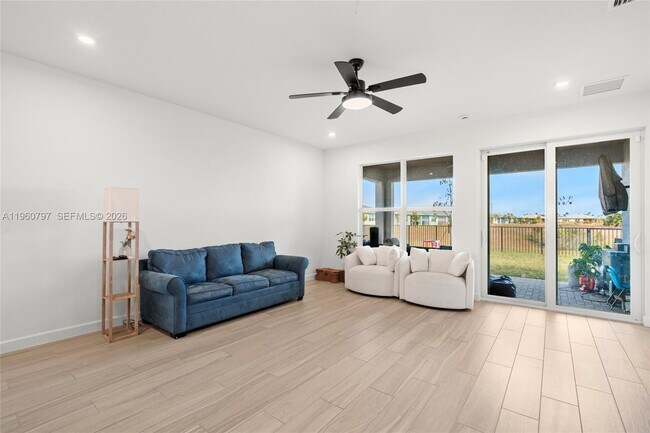 Building Photo - 13461 SW Bally Dr