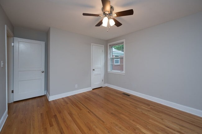Building Photo - **UPDATED 3-BEDROOM DUPLEX WITH ATTACHED G...