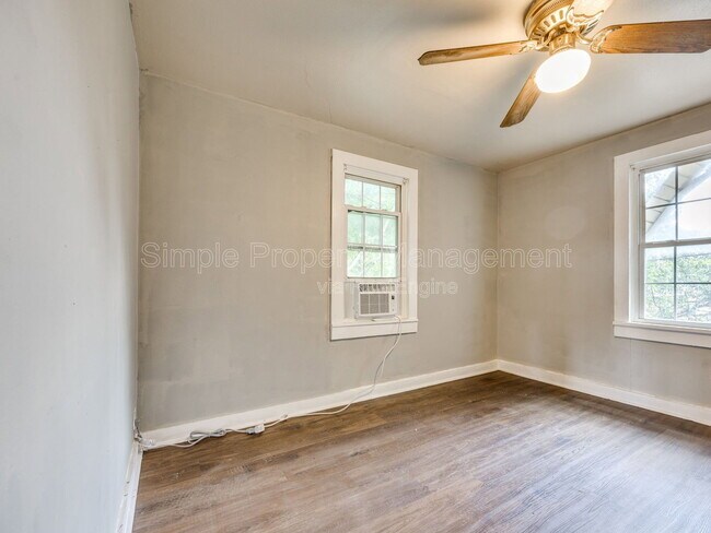 Building Photo - 1524 SW Binkley St