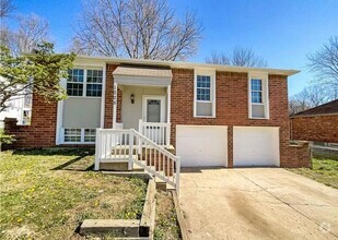 Building Photo - 3 bedroom 1 bath with fenced in Yard!