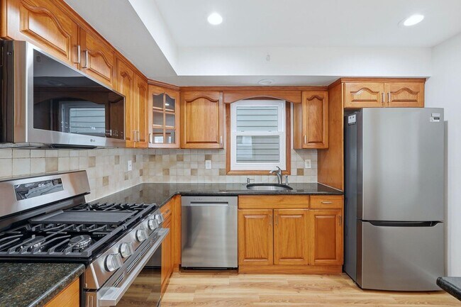 Building Photo - 1151 51st St