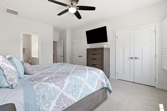 Building Photo - 4915 Crest View Dr