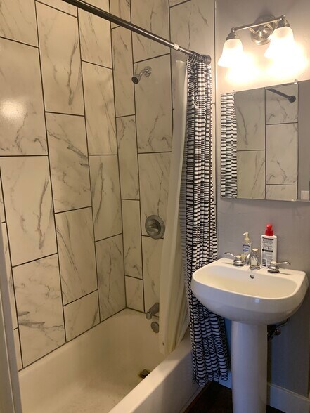 Building Photo - 114 N jacobus ave