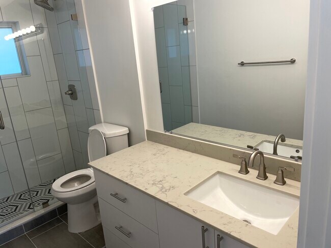 Building Photo - 4911 NE 19th Ave