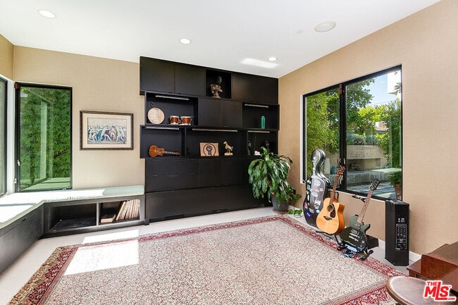 Building Photo - 4233 Shadyglade Ave