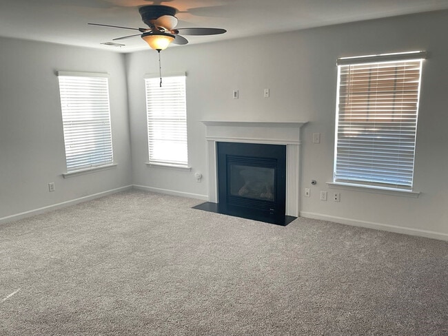 Building Photo - 3215 Lauderdale Ln