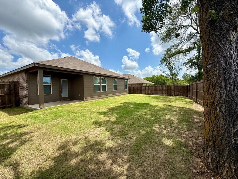 Building Photo - 3424 Sweetwater Way