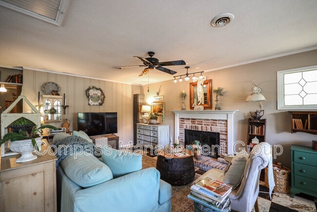 Building Photo - 1125 Timbergrove Dr