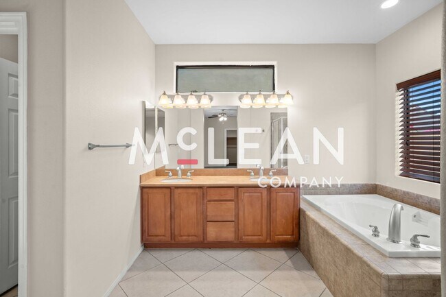 Building Photo - 3 Bed & 3 Bath Home with Private Pool & Spa