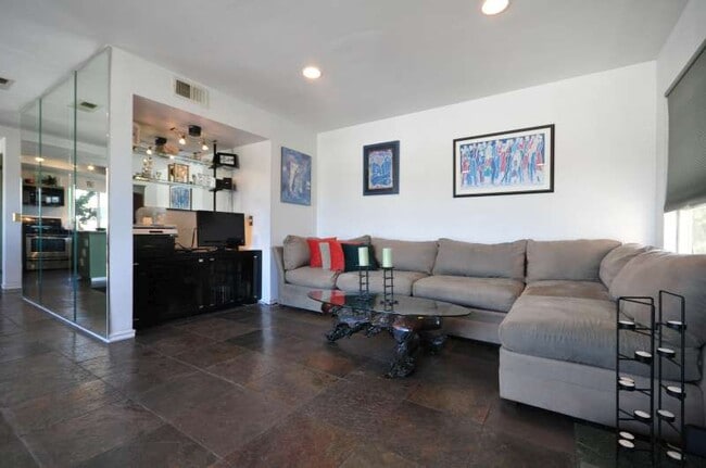 Family room - 3620 Verdugo Vista Ter