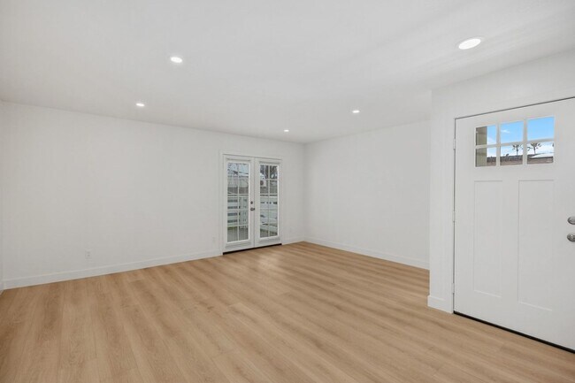 Building Photo - Coastal Living at Its Finest! Fully Remodeled!